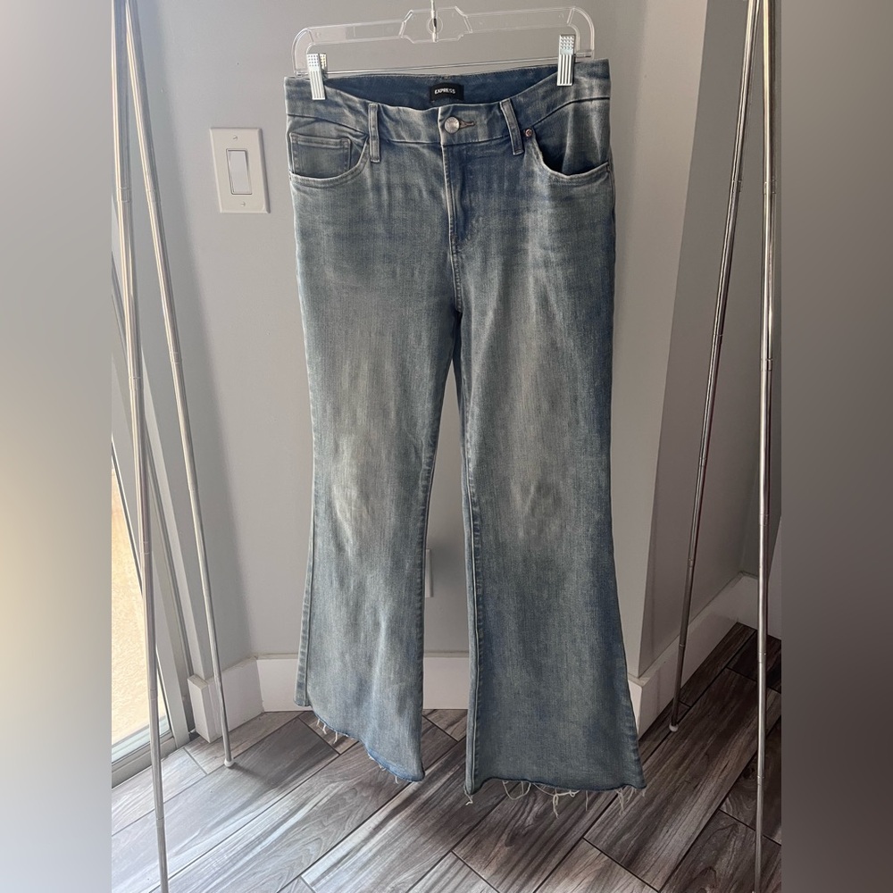 Express Hyper Stretch 70s Mid Rise flex size flare jeans. Women’s Medium short.
